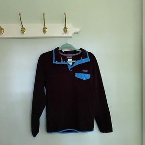 Patagonia black and turquoise fleece pullover